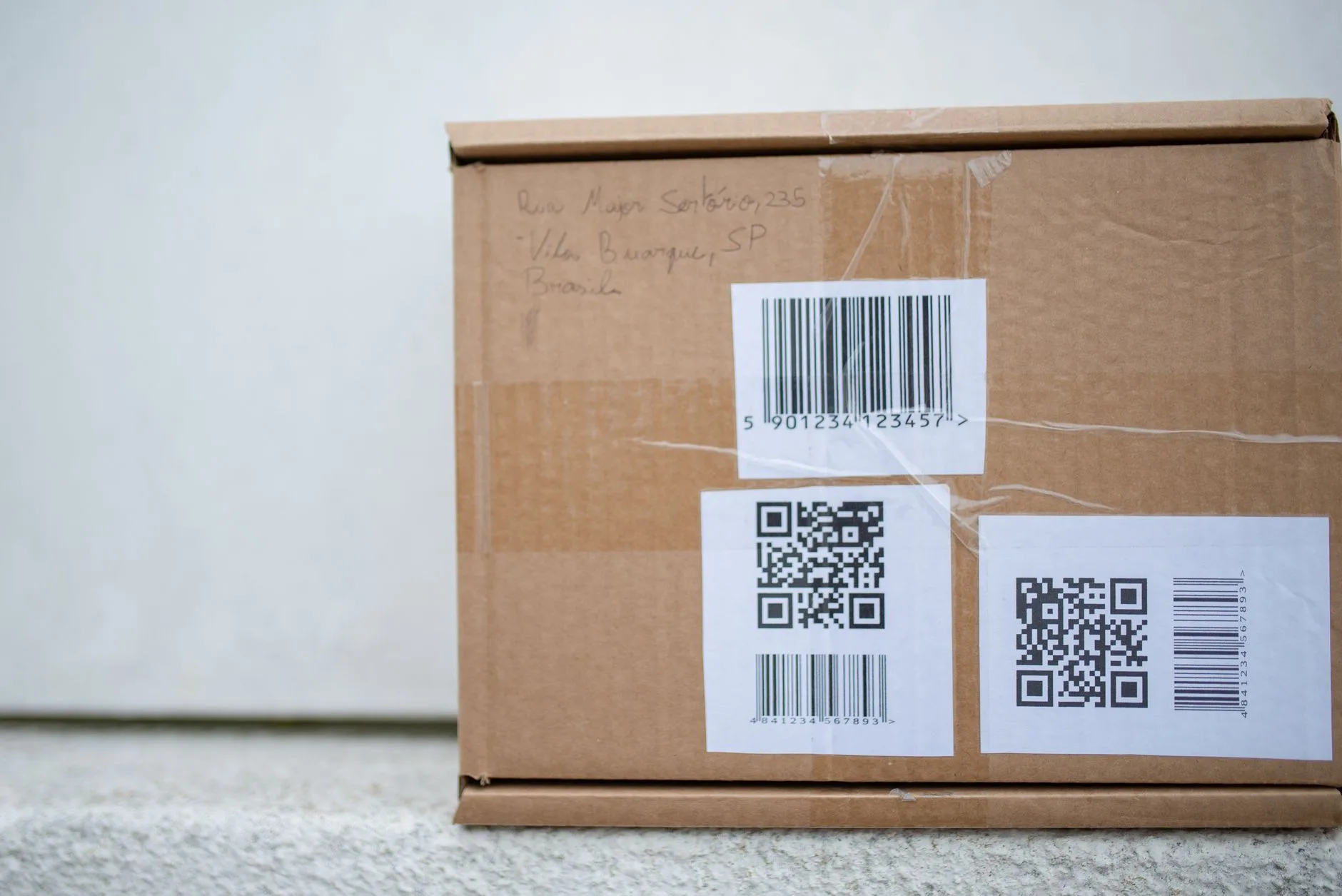 Qr code estático ou dinâmico — Foto profissional grátis de arca, armazém, atendimento